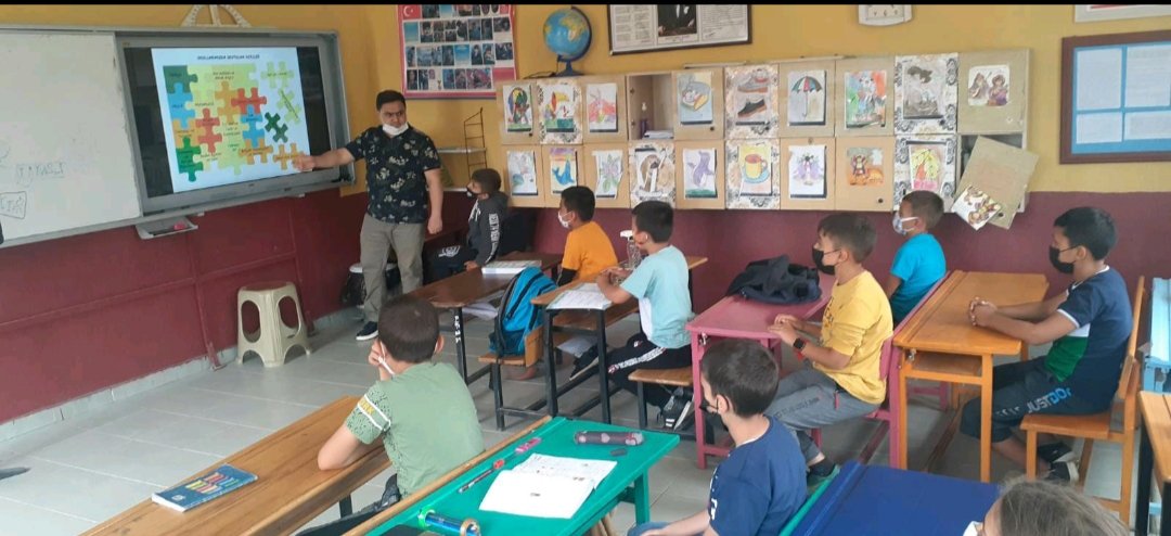 Sarglmustafame1's tweet photo. Okulumuz Yönetici ve öğretmenleri ilçemizdeki İlkokulları ziyaret ederek, 4.Sınıf öğrencilerine okul tanıtım ve rehberlik faaliyetlerini gerçekleştirdi.
@tcmeb 
@meb_dinogretimi 
@il_mem_45 
@SarigolMEM https://t.co/T8Rn3ZKozn