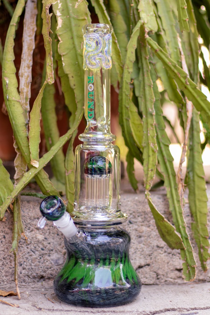 RoundGlassLA's tweet photo. Nothing like an 8 arm tree-perc for that extra water diffusion! #roundglass #roundglasswholesale #GlassArt #Glass #glasscomunity #glasspipes #glassofinstagram #glass_art #glass_of_ig #glassporn #glassblowers #glassblowing #Smokeshops #smokeshop #AmericanMadeGlass #americanmade https://t.co/FKcmGYeMOS