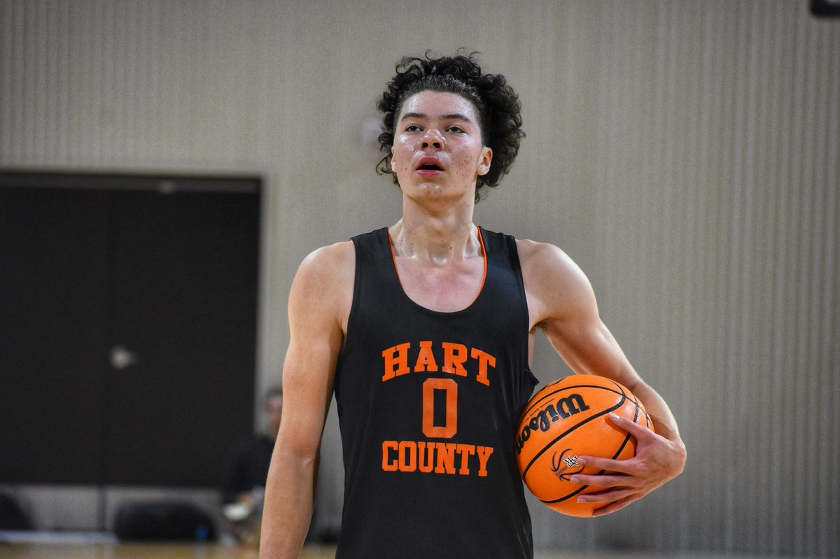 RYZEHoops's tweet photo. Hart County 2022 guard JC Curry had an impressive first showing GBCA Team Camp. Plays with a physical, attacking style and is a high level athlete who can finish emphatically in the open floor. https://t.co/C2ngm9YbM5