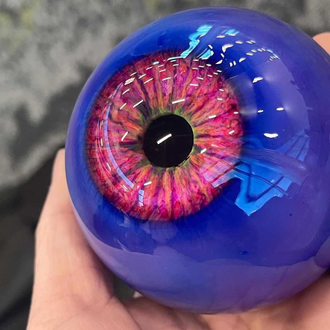 engineerguy_atl's tweet photo. @kaycellfx casts, paints and fabricates fake eyes! Check out this one cast using Crystal Clear™ 202 urethane resin!

#ramaterials #smoothon #resin #crystalclear #eyes #eyemaking #artificialeyes https://t.co/5N4UTDaWnN