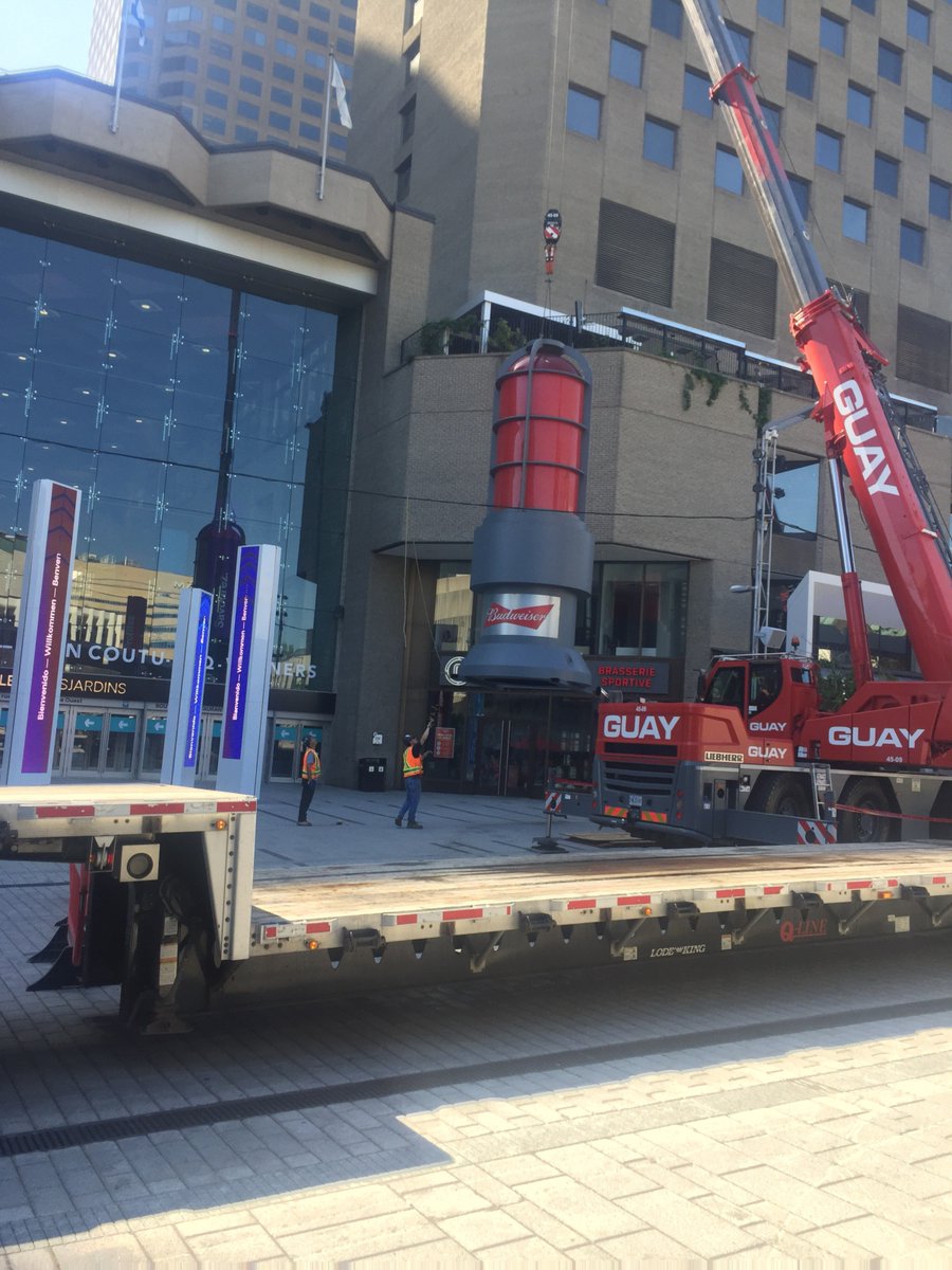 QLineTrucking's tweet photo. How’s this for #FreightFriday? 🚨

Special delivery of the @BudweiserCanada #BudweiserRedLight for the #NHLPlayoffs.

Labatt Breweries, Edmonton, AB ➡️ La Cage Restaurant at the Bell Centre, Montreal, QC 

Crane services by @tntcranecanada

📸 Dorin D. https://t.co/h2JM2BkKxA