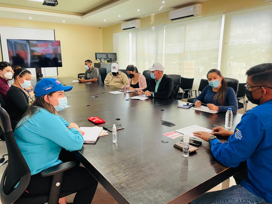 #AHORA || Junto a máximos responsables de la #GMVV, dirigimos la reunión para la revisión del Programa AVV Juvenil, como parte del relanzamiento del Plan Chamba Juvenil, garantizando así la inserción laboral de la juventud y el derecho a un #HogarDigno a las familias jóvenes.