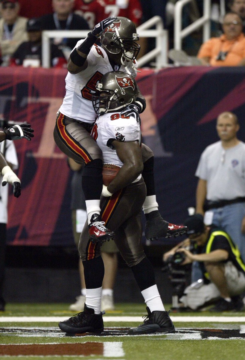 DBrooks55's tweet photo. Flashback Friday… Dynamic Duo @WarrenSapp @Buccaneers https://t.co/hHH1ahxxu1