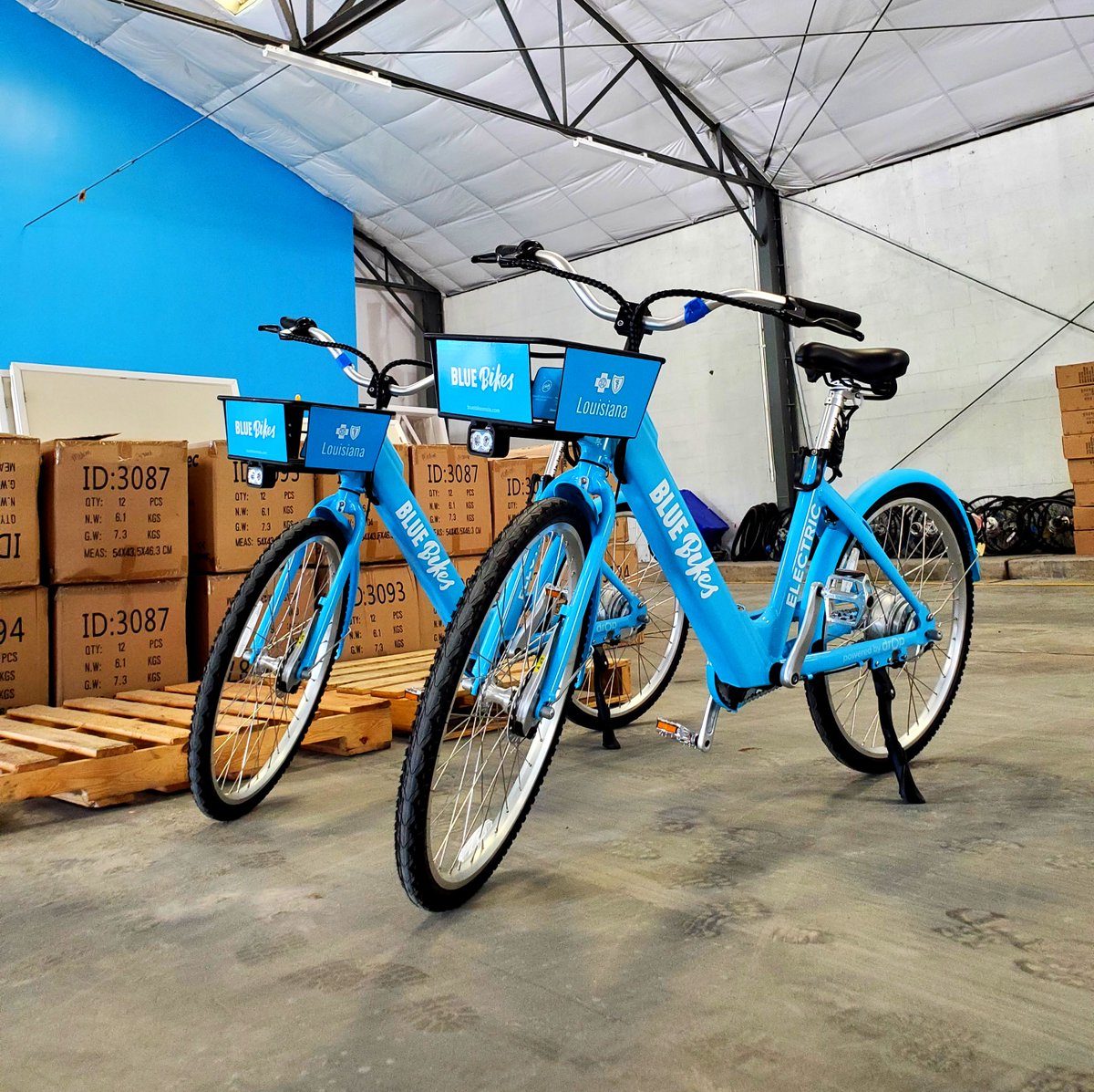 BlueBikesNOLA's tweet photo. Check out the new pedal-assist e-bikes that recently arrived at our warehouse! Do you have a community event where you think #BlueBikesNola should demo the new bikes? Leave a recommendation in the comments and we'll try to roll through in the coming weeks! #StayRolling #BikeShare https://t.co/cGWNT2Mkfr