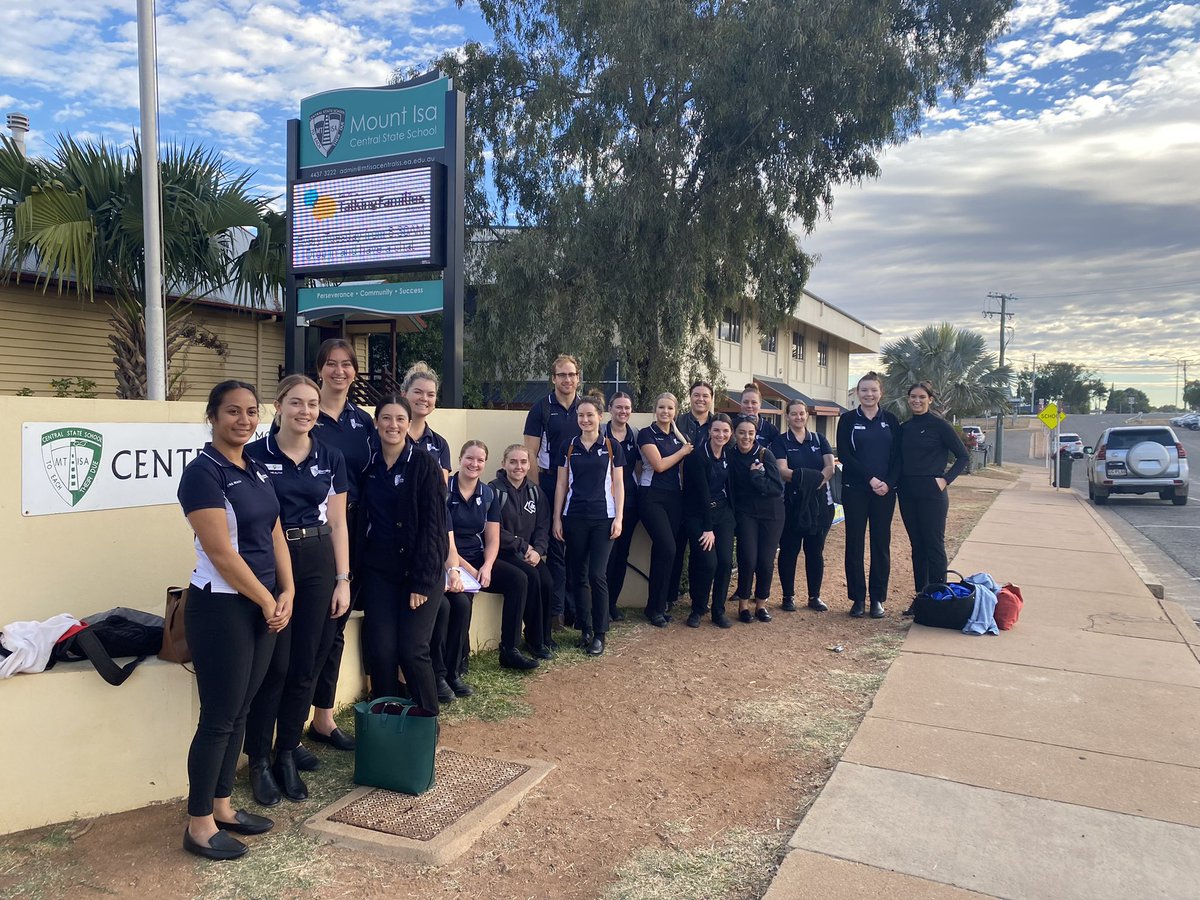 smartOHT's tweet image. Just finished a week with 18 @CQUni_HMAS #BOH oral health students who have been on a placement in North West Qld.  One word to sum them up... Outstanding.