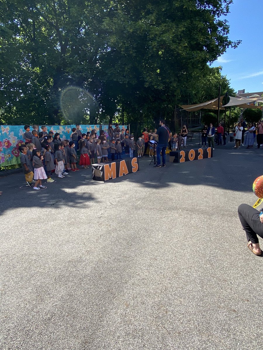 RobJanowitz_AP's tweet photo. What screams excitement, KINDERGARTEN moving up!!! What a picture perfect day for a moving up concert. Congratulations to all our @MAS_WP Tigers. 🐯🐯🐯@MAS_PTA @DrJosephRicca @wplainsschools @RSpedafino #movingup #classof2026 #MASspirit #proudprincipal #MASnation #WPProud https://t.co/d8YLT8J9WU