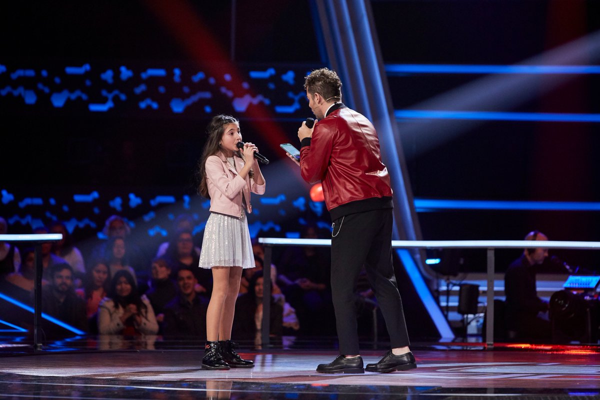davidbisbal's tweet photo. Leonor, me ha emocionado cantar contigo! #lavozkidsbatallas https://t.co/cc55eHzyVc