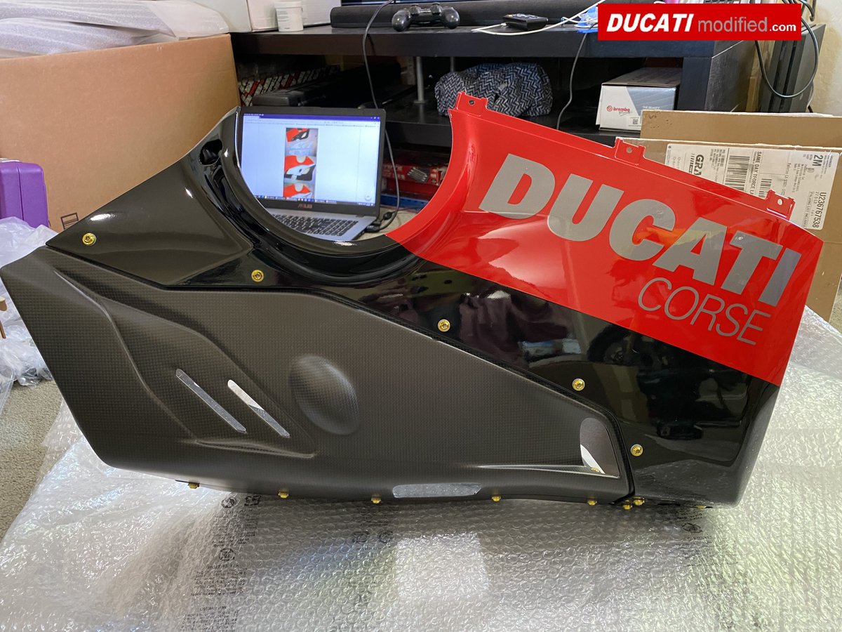 Peter Lieb's Carbon Fiber Lower Belly Pan for Ducati Panigale V4 25° Anniversario 916 with SC-Project WSBK Exhaust
ducatimodified.com/threads/ducati…
#ducatipanigale #ducatipanigalev4 #panigalev4 #ducatimodifiedforum #ducatimodified #panigale #ducatiperformance #liebcarbon #peterliebcarbon