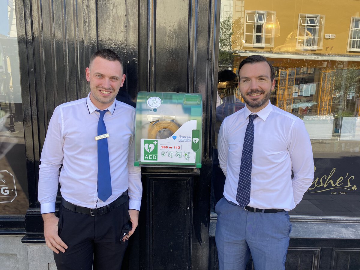 rgreany's tweet photo. Last season it was @RealMattDamon  sporting a @DalkeySupervalu bag: this season it’s Rushe’s SuperValu sporting a brand new @DalkeyCFR Defibrilllator.  Selfies with the new megastar on Castle St Now! #LearnCPR #DalkeyBookFestival @dalkeybookfest https://t.co/EVEfRznzLO