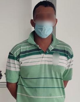 PoliciaEcuador's tweet photo. DELITO FLAGRANTE 🚨

Aprehendimos a un ciudadano, presunto responsable del delito de robo de un vehículo (camión), en Salitre #Guayas. 

#EcuadorTerritorioDePaz 
#GEMA https://t.co/tTOo5lgePo