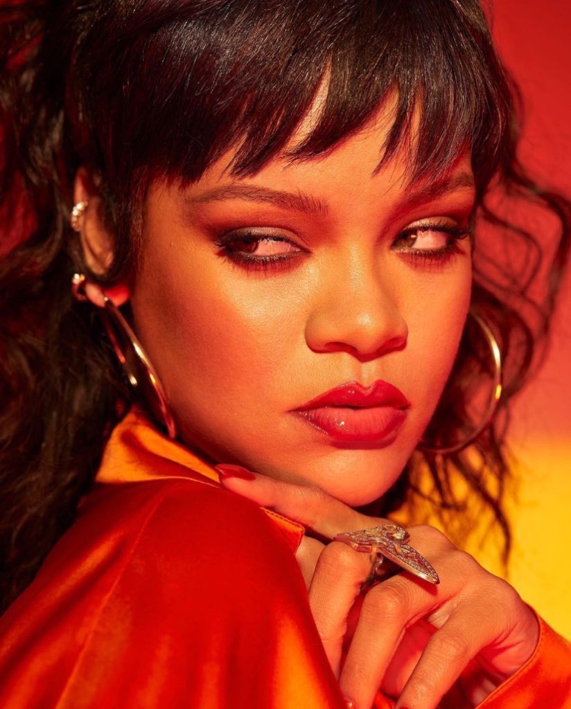 — @rihanna turned up the HEAT with this one! 🔥 #GLOSSBOMBHEAT is shimmer-free with a hint of 🍒 tint and a gentle warming sensation that leaves your lips feeling smooth and looking fuller! 👄

Be ready for it on June 24th! 💋