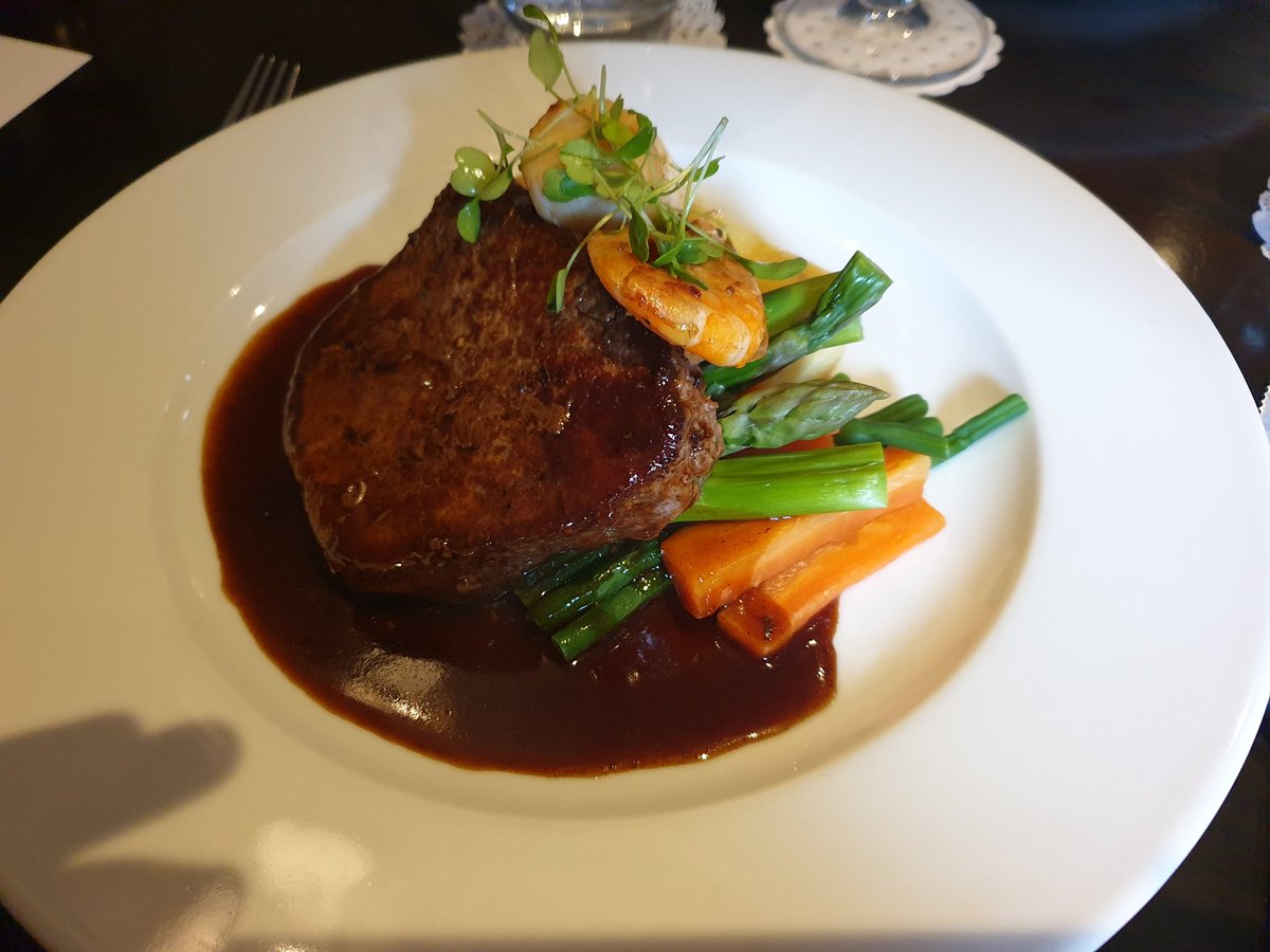ChristinexCDx's tweet photo. Amazing meal out tonight with @flux_blair, best part.. @thejohnsmith #fartoogood playing in the background! 🎸 https://t.co/jBVKmZsR3i
