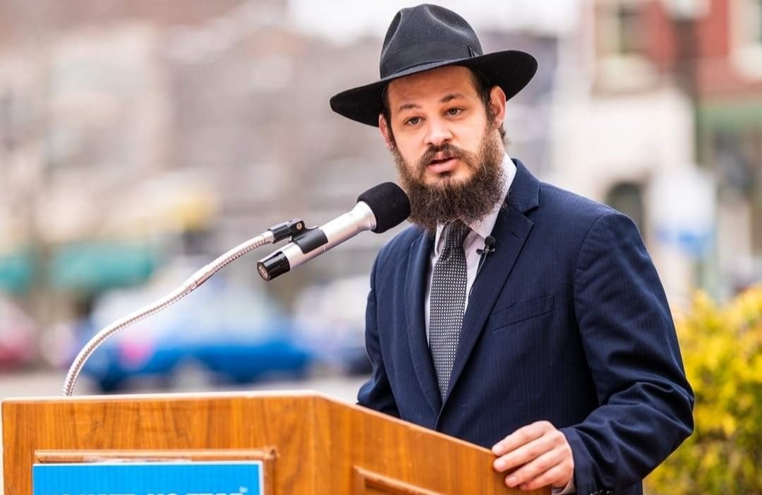 BluegrassRabbi's tweet photo. In the weeks portion, Moses (Moshe) loses his brother Aaron &amp; sister Miriam.

Moshe stands alone, tasked with reaching the Promise Land.

Moshe continue to advocate for his people, to defeat their enemies, and to be a leader.

Always be willing to lead, even if must do so alone. https://t.co/5QLxKPLM5G