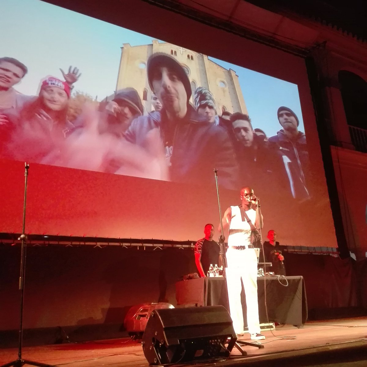 CICUS_'s tweet photo. #IbraJobe (Gambia), #StevenLukaku (Sierra Leona) y #FuKyodo (Italia) abren este primer encuentro de raperos de #TheSoundRoutes en el patio de #CiCUS @unisevilla. Bases de @nooulim y @wane_amar de #mc. https://t.co/1Ng7sAowtD