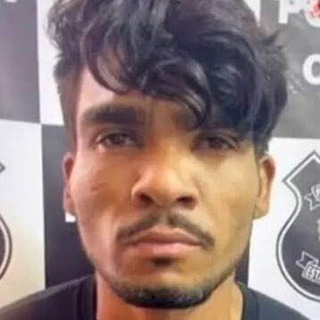 CrimesReais's tweet photo. URGENTE: Assassino Lázaro fez mais uma família de refém e pode estar cercado pela polícia neste exato momento. https://t.co/JjZQeOM1yI