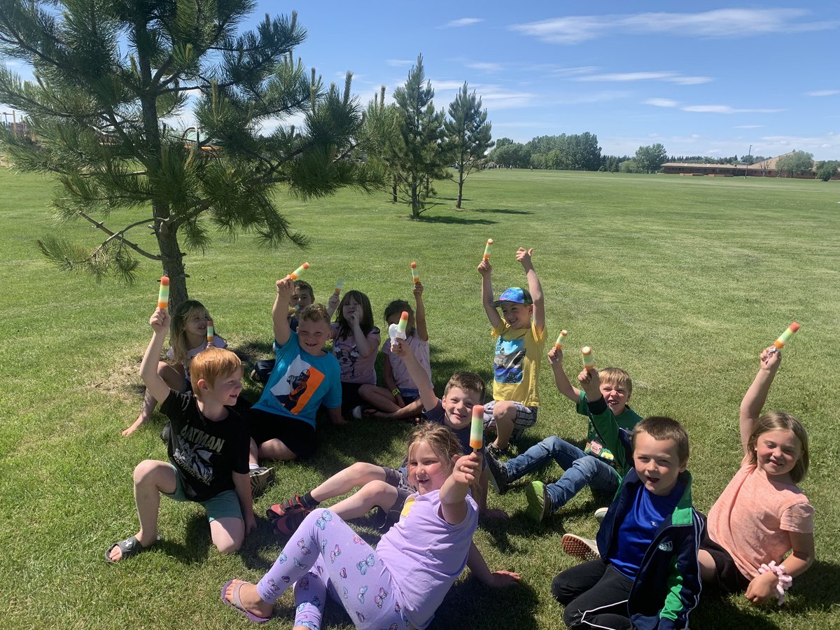 Hooray for POPSICLES on this lovely Friday! What an amazing week with these kiddos💕 <a href="/EJSMSchool/">Ecole J S McCormick</a>