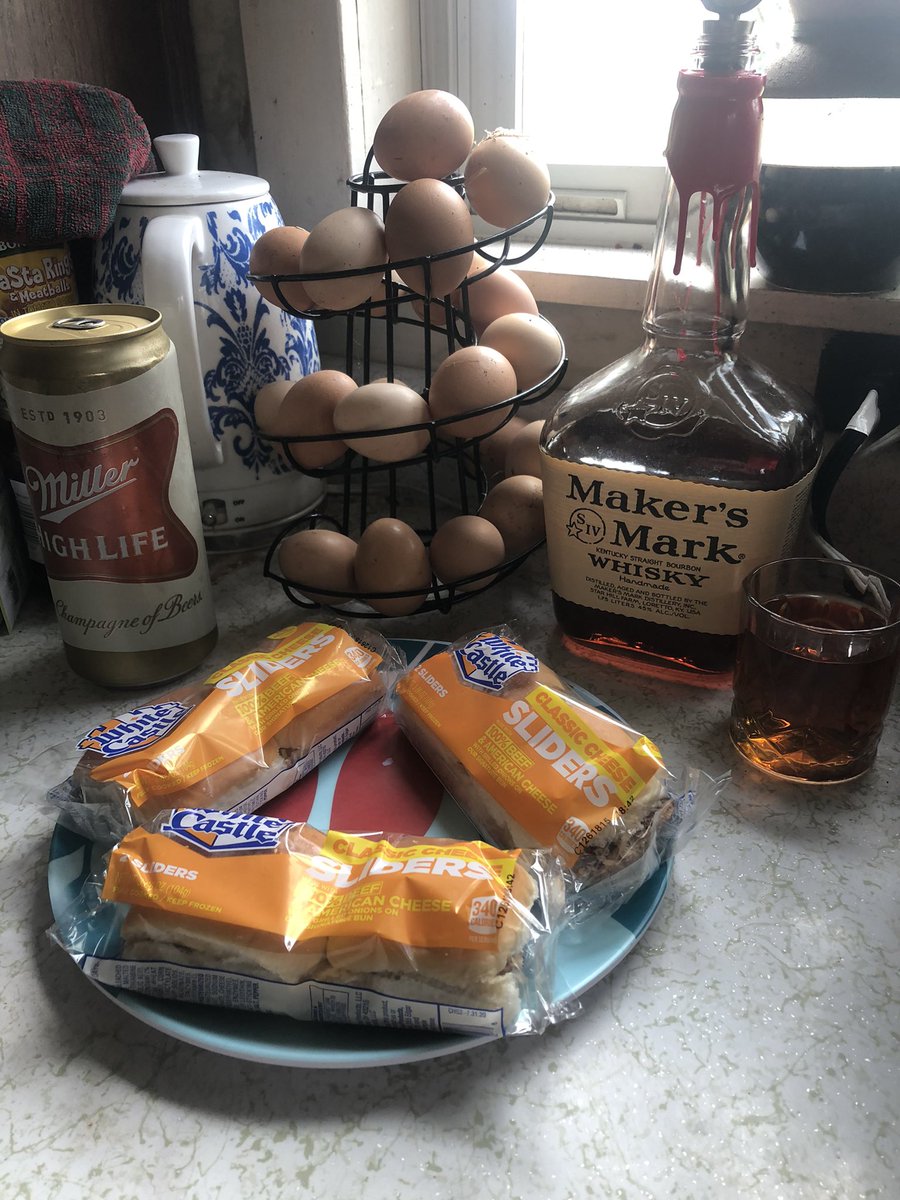 Vinny_TheBull's tweet image. LLLEESSSSS GOOOOOO!!!!
#WeekendTrader 
That 32, is left over from last week… And the stuff on the right is to make today’s action, hurt a little less🥃
