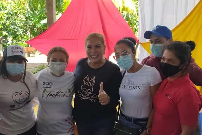 YoliTeresaH's tweet photo. Seguimos en Asambleas con nuestra militancia @PSUVTachira rumbo a las #PrimariasPSUV en el municipio #Libertador junto a nuestra Legisladora @NellyverLugo @NicolasMaduro @FreddyBernal @Juntosxtachira1 https://t.co/B2Wk8Orsqv