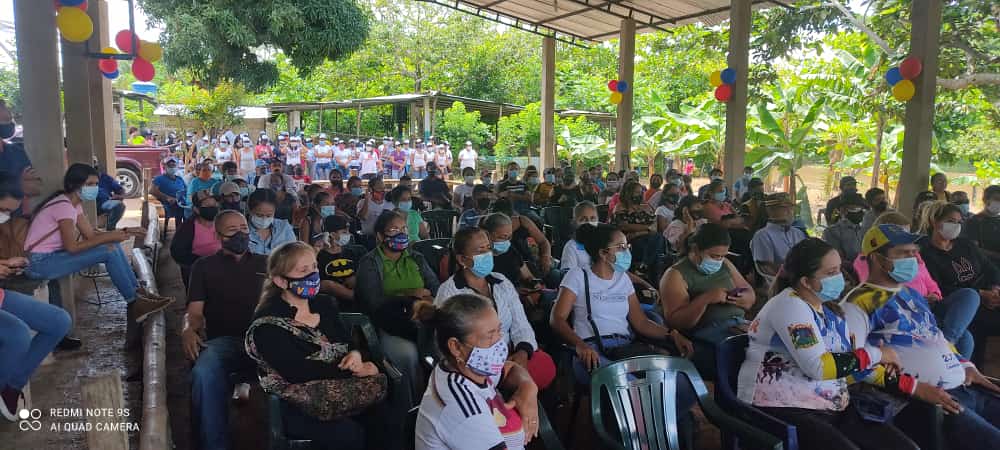 YoliTeresaH's tweet photo. Seguimos en Asambleas con nuestra militancia @PSUVTachira rumbo a las #PrimariasPSUV en el municipio #Libertador junto a nuestra Legisladora @NellyverLugo @NicolasMaduro @FreddyBernal @Juntosxtachira1 https://t.co/B2Wk8Orsqv