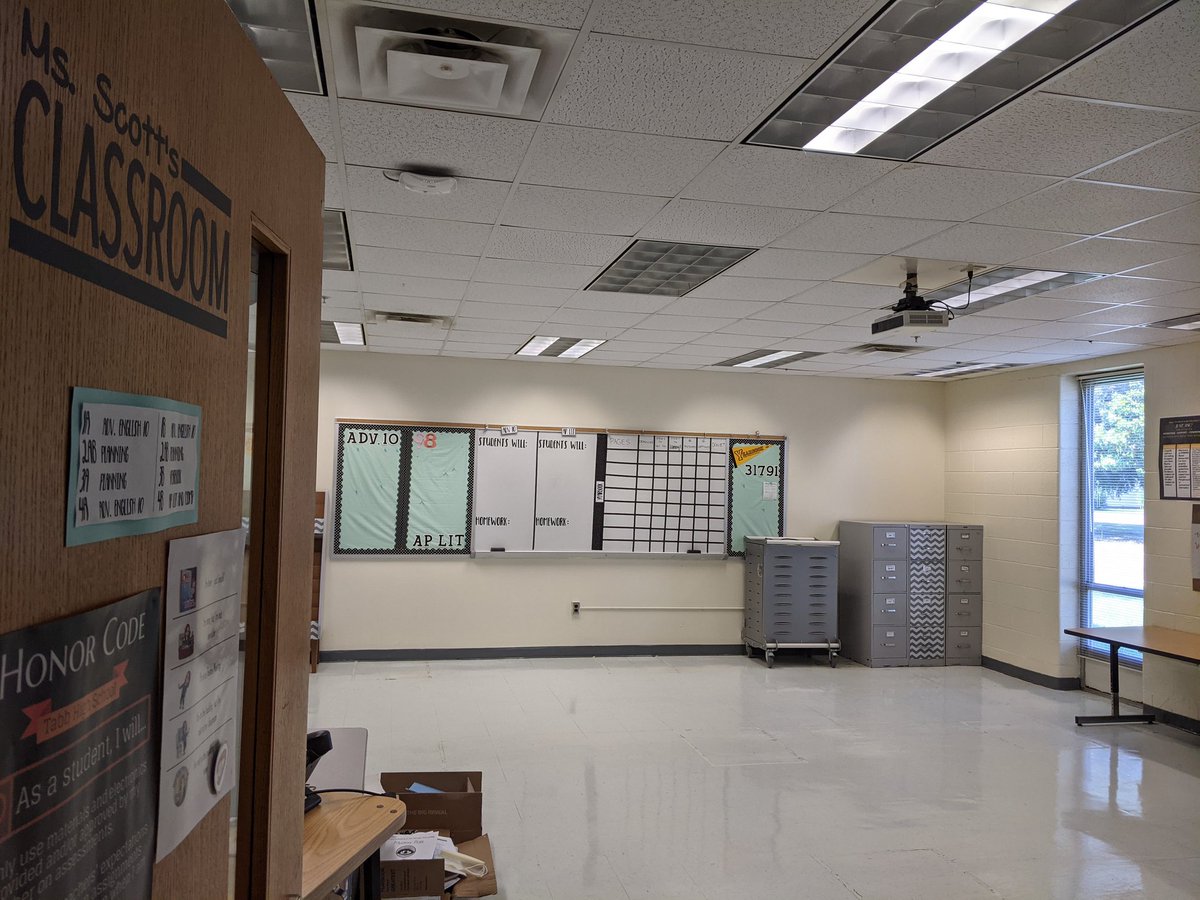 ms_lscott's tweet photo. A very sad sight. Leaving my colleagues and my classroom today was extremely difficult. Tabb is where I got my start in education. Everything I know, I learned from all of you. I know no matter where I go, I will always be a Tiger. Thank you, THS, for everything. 🧡🖤🤍🐅 https://t.co/JXpUn3ab0J