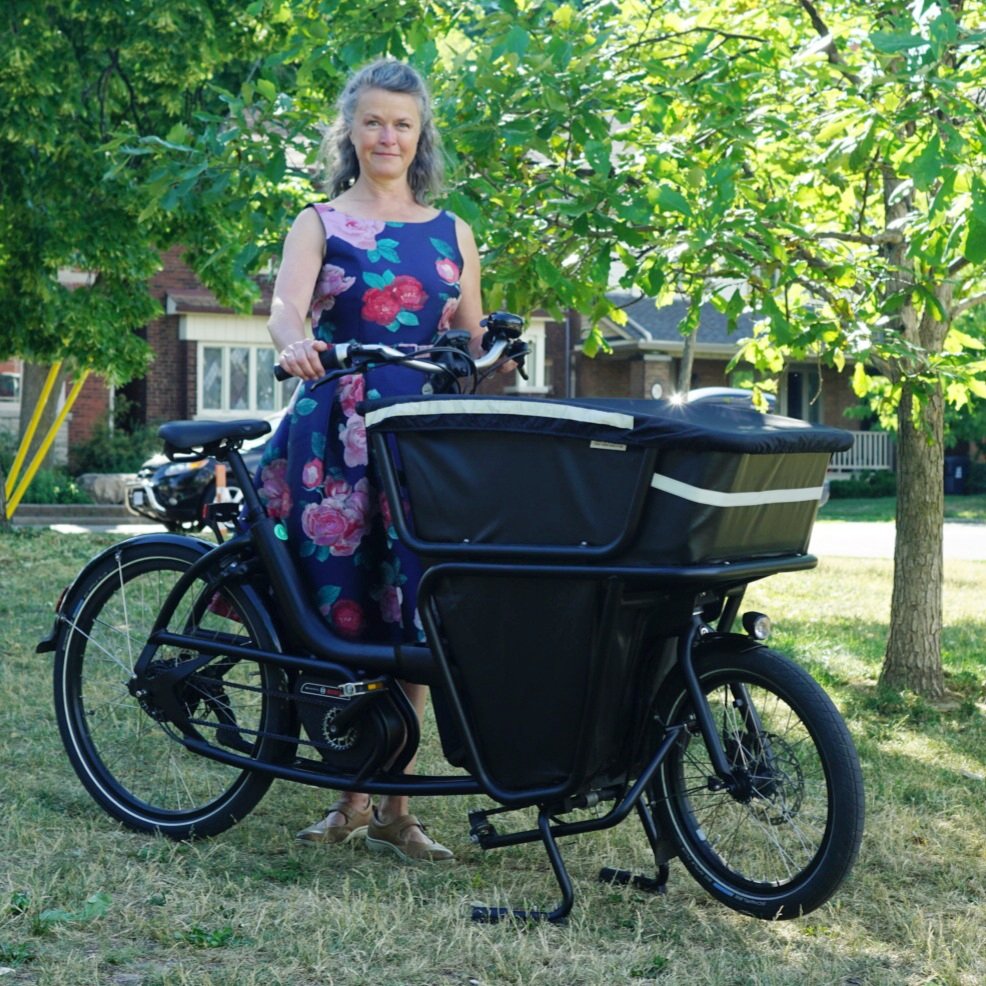 One of the best #cargoBike photos just popped up! Look at that storage space — it's almost the size of an orange Loblaws grocery cart!

I am *so* using that photo the next time someone bleats, "BuT yOu CaN't CaRrY gRoCeRiEs On A #BiKe".

🚴‍♂️:  @jsquaredink
📸 : @CycleChicTO