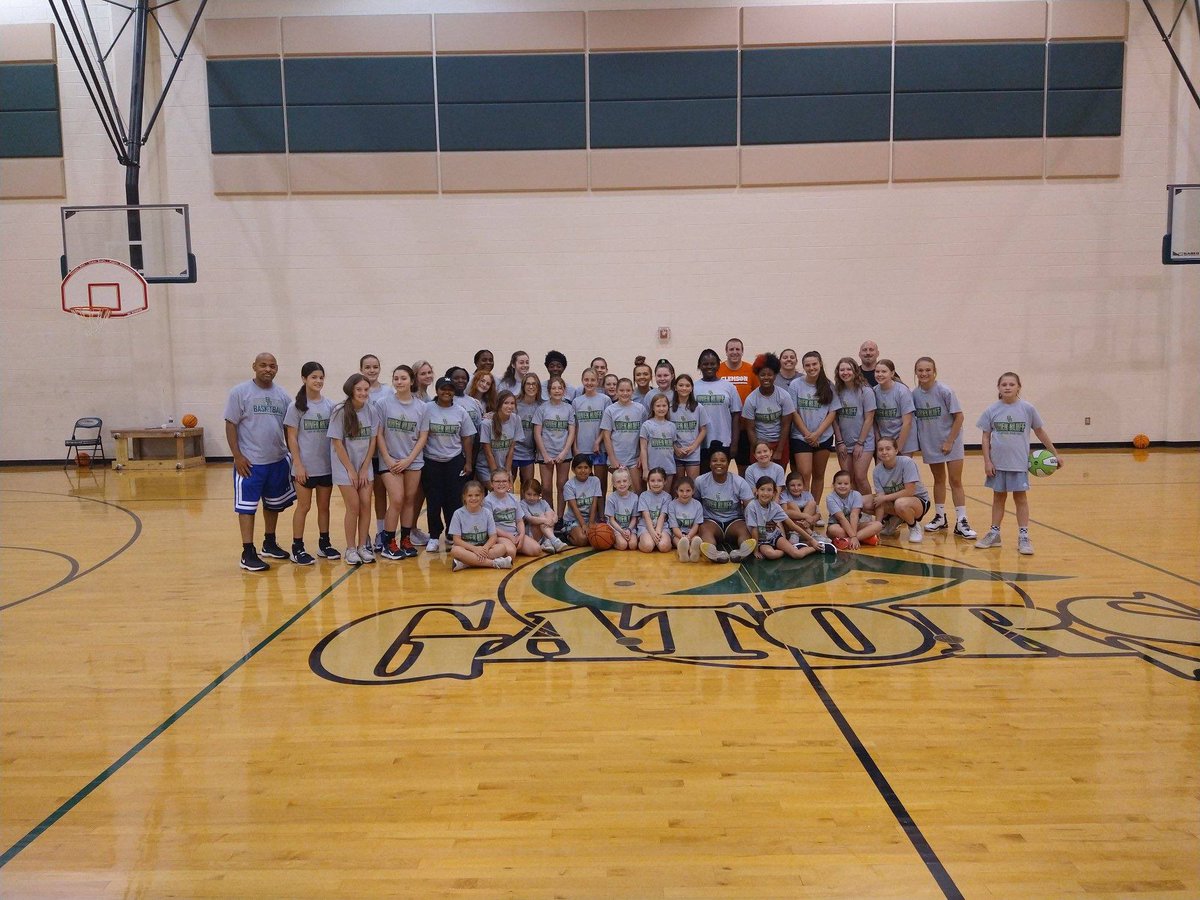 RBHSwbb's tweet photo. This is just a glimpse into how awesome our youth camp went this week. Thank you all for coming out, canโt wait to do it again next! #growingprogram #family #wbbbabies https://t.co/OKGuj4Qvf2