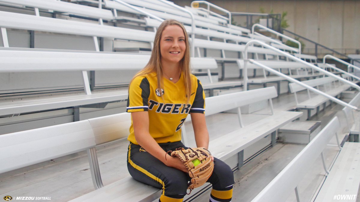 MizzouSoftball's tweet photo. Congrats to @crenshaw_julia on being named the Missouri @Gatorade Player of the Year!

#OwnIt🐯🥎 https://t.co/L87zfawK5l