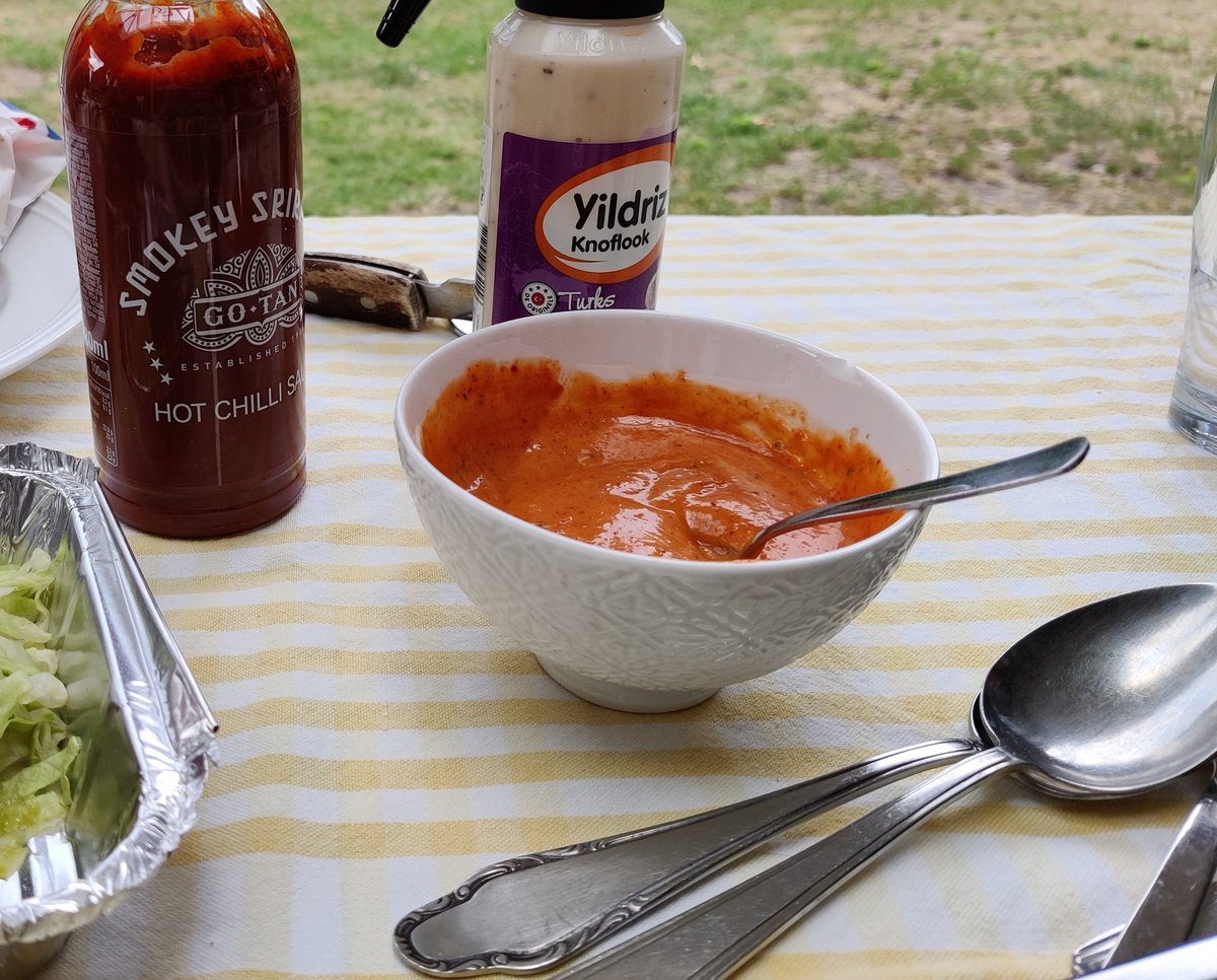 staceytrooster's tweet photo. @kayotickitchen We zijn iets uitgeschoten met de Sriracha als ik jouw foto nu weer zie, maar dit was echt heerlijk! Thanks voor de tip! https://t.co/GM56aMBmIN