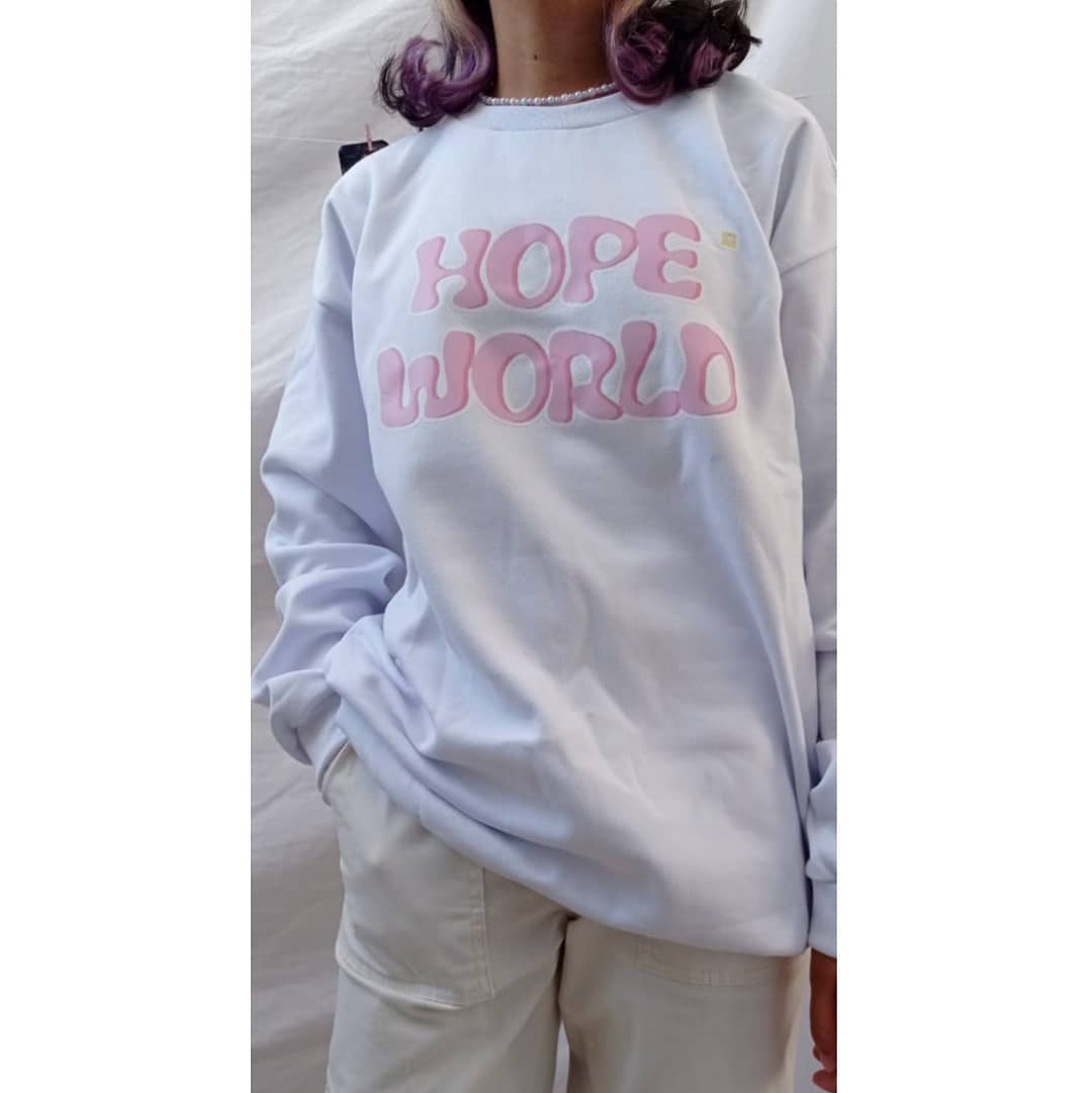 StoreGrk's tweet image. MOLETOM HOPE WORLD
💵 Valor: 120,00 + frete
Para comprar entre em contato com a loja pelas nossas redes sociais:
📸 Instagram: instagram.com/grk__store_?ig…
🛍️ Shopee: shopee.com.br/gigi123k
📞 Whatsapp: 35 9803-5688