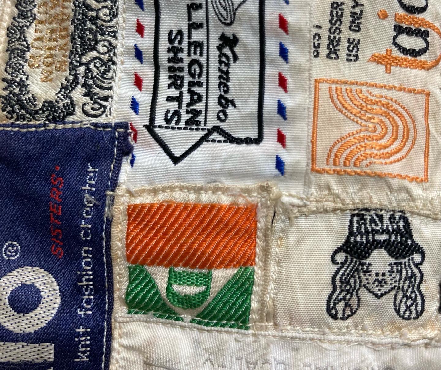 Twitter 上的 Reiricketts 中学か高校の頃 家族の服や毛布のタグを集めてパッチワークしたポーチ 70年代のタグってイラストが可愛い T Co 5uxvqcjski Twitter