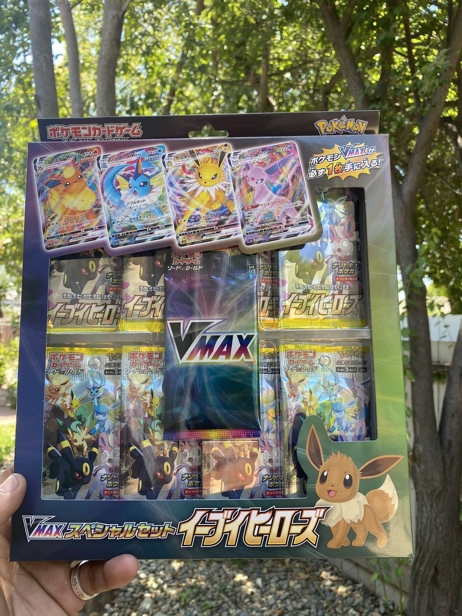 🚨GIVEAWAY TIME🚨

For a chance to win this Eevee Heroes VMAX Special Set you gotta do the following:

✅ RT &amp; Like
✅ Be Following 
✅ Make sure you're hydrated everyday. Its getting hot so DRINK WATER 

Don't dare send me proof. 

Picking a winner next Friday 6/25