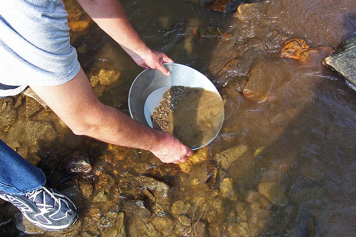 If #OpenData is the new gold, why even those who release fail to reuse it? We created an open collaboration of data curators and developers to dig into novel open data sources and/or increase the usability of existing ones. #dataisgold #NoRush 
economy.dataobservatory.eu/post/2021-06-1…