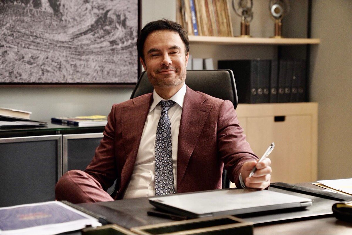 Estamos a 2⃣ capítulos de conocer el desenlace de Vicente 😨 ¿Recibirá su merecido o se saldrá con la suya?

Sintoniza #LaSuerteDeLoli esta noche a las 9PM/8C por <a href="/Telemundo/">Telemundo</a> ¡No te esperas lo que sucederá! #LSDL