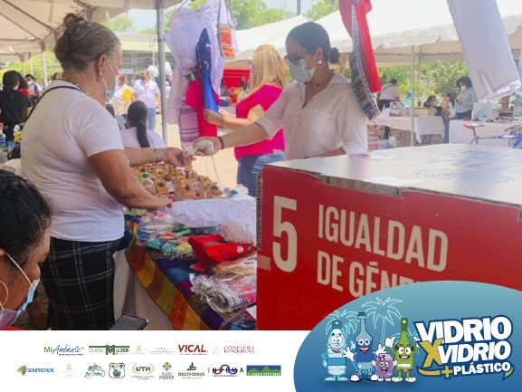 sernaHN's tweet photo. #MiAmbiente+ a través del proyecto #AdaptarC+ se hizo presente en la campaña #VidrioxVidrio+Plástico, destacando el emprendimiento de la mujer lenca, del corredor boscoso del país, así como la importancia de trabajar en el cumplimiento de los Objetivos de Desarrollo Sostenible. https://t.co/PdAUY9Nz64