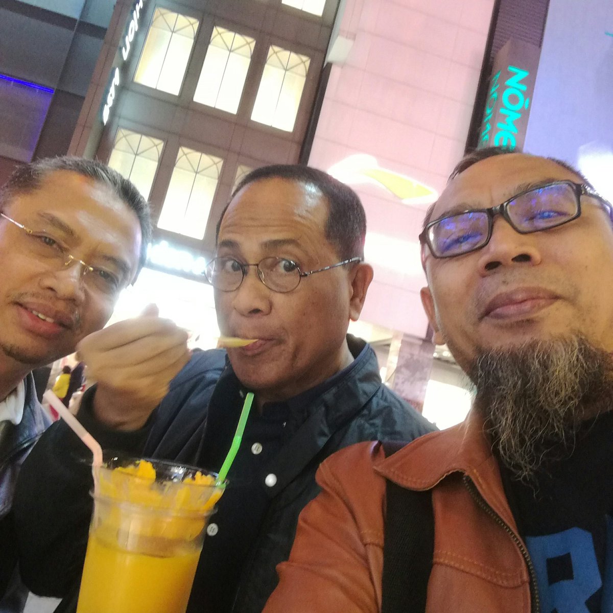 isa_usa's tweet photo. #NewProfilePic https://t.co/ScWNczHQif