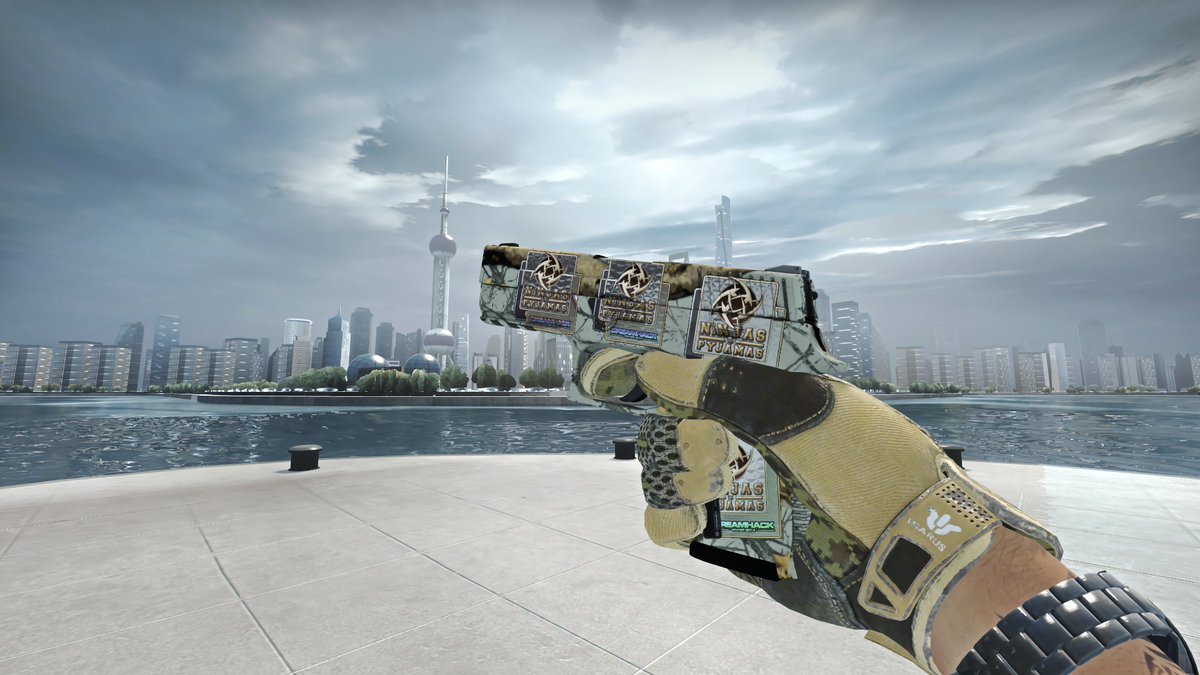 PizzzaBot's tweet image. Complete FN Modern Hunter Collection. All 4x NiP (Holo) DH14. I&apos;m so happy to finally have it complete and each of them looks beautiful in game.