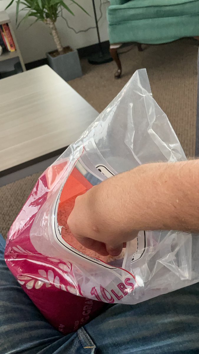 salmonfan52's tweet photo. Got a headache bad so I’m eatin rice out the bagg https://t.co/ZvwxrAAjqd