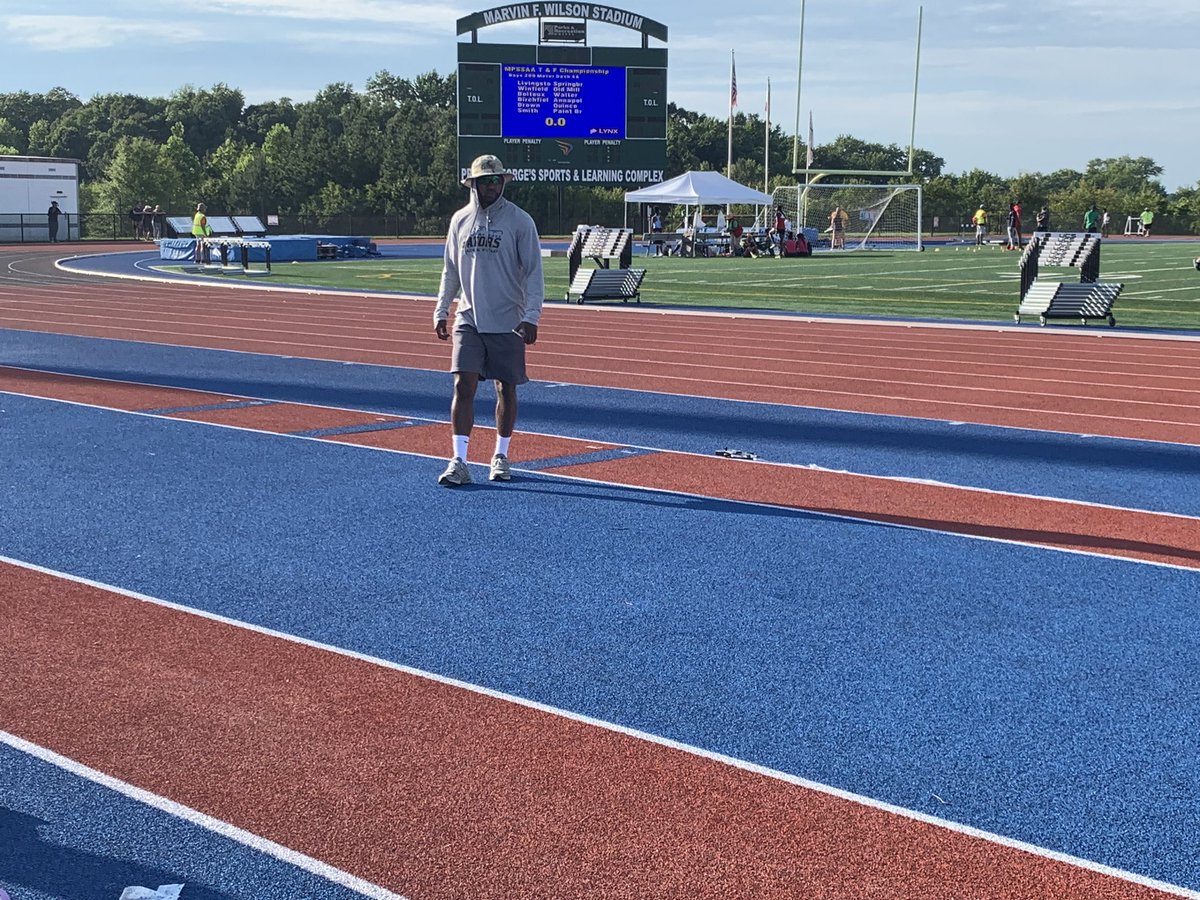 CoachAdelman's tweet photo. Coach Jones traveling between jumps at states!  #hallpride #chompchomp https://t.co/ZUPTdTgz8i