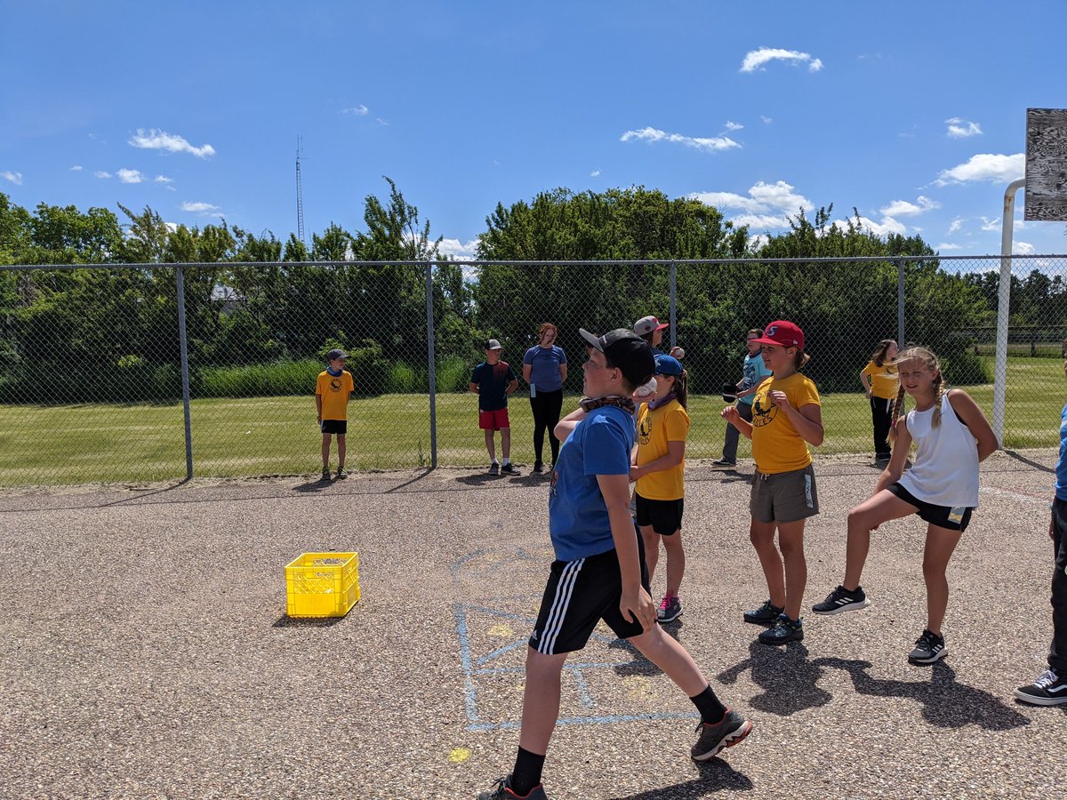 siemens_jb's tweet photo. It was a perfect day for a Field Day at #donsch for K-6! Big shout to the Jr high's for running the events! #csd71 https://t.co/4vRs0gq1Hv