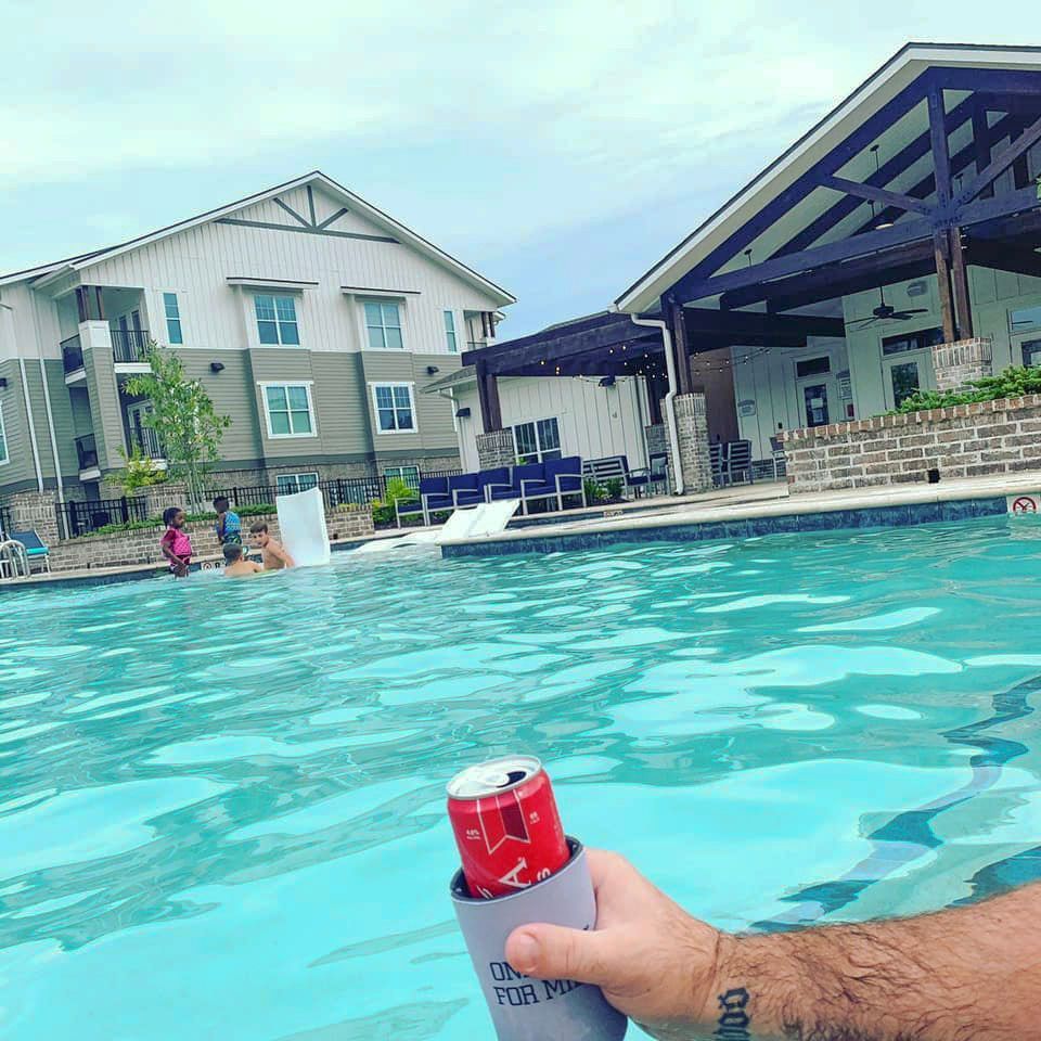 SilverOaksAPT's tweet photo. That Friday feeling! 😎
📸Resident pic
https://t.co/NmBkxawmmL

#findyoursilverlining #summertime #poolside https://t.co/fag6kmkMRt