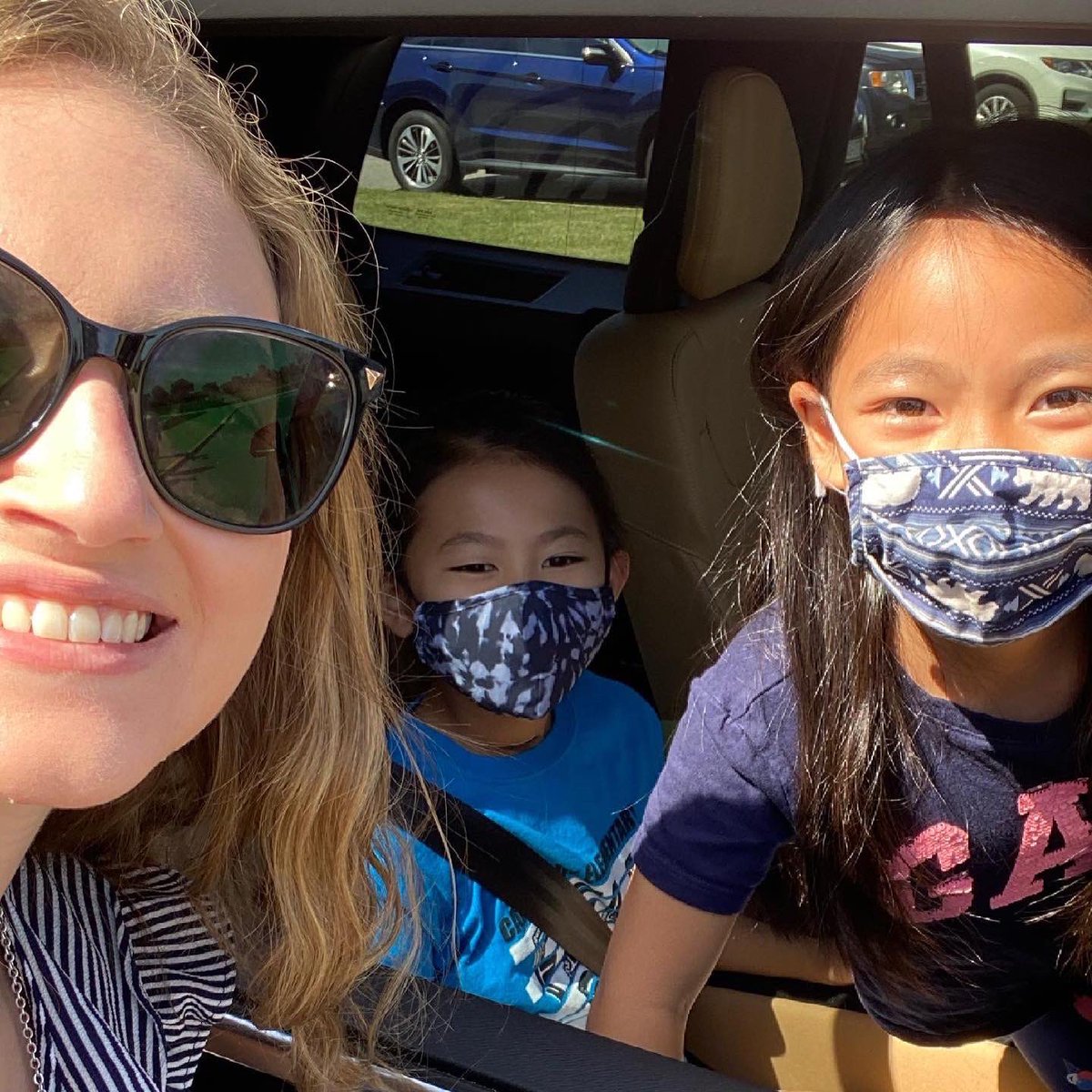 Miss_Junge's tweet photo. What a great time seeing a few of my friends at the reverse parade this morning!!!! Thanks for stopping by!!! 🤩🥳 sorry to those of you I didn’t get a chance to take a picture with!! #cantiague @GinaFaust https://t.co/tv1g472kRr