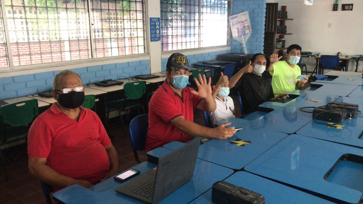 karenabudi's tweet photo. ¡Realizamos el primer encuentro virtual, con más de 4.000 familias conectadas en los 682 #ColegiosConInternetGratis instalados! Rectores, padres, estudiantes y la comunidad son la razón por la que trabajamos incansablemente. ¡Entregamos todo para que cuenten con oportunidades! https://t.co/JTQsGhUU3Q