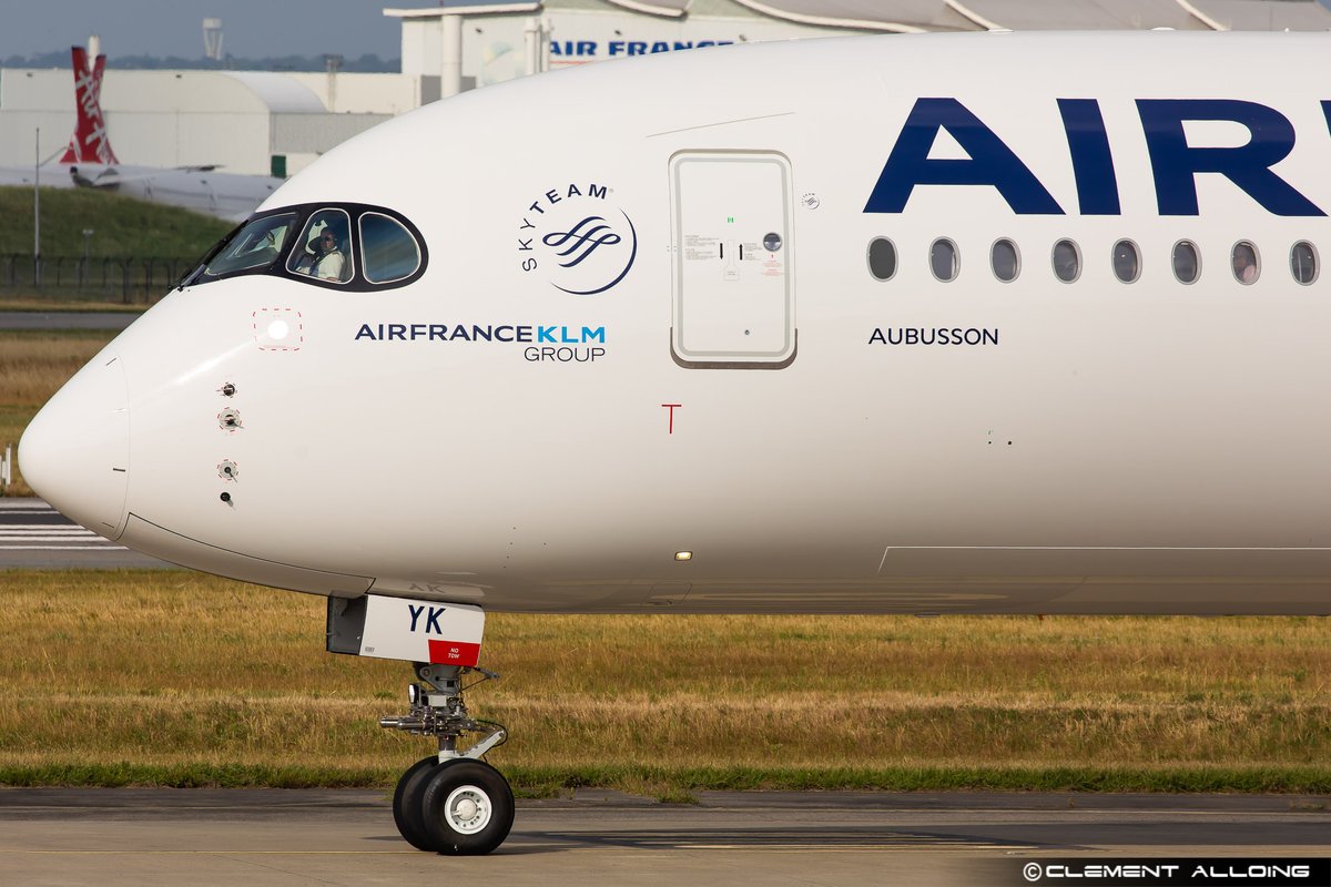 CAlloing's tweet photo. @AirFranceFR takes delivery today of their 10th @Airbus #A350 !! #FHTYK will be named #Aubusson ! #AFR370V to CDG ! #Avgeeks #Avgeek @A318111 https://t.co/UGKvlALm6J