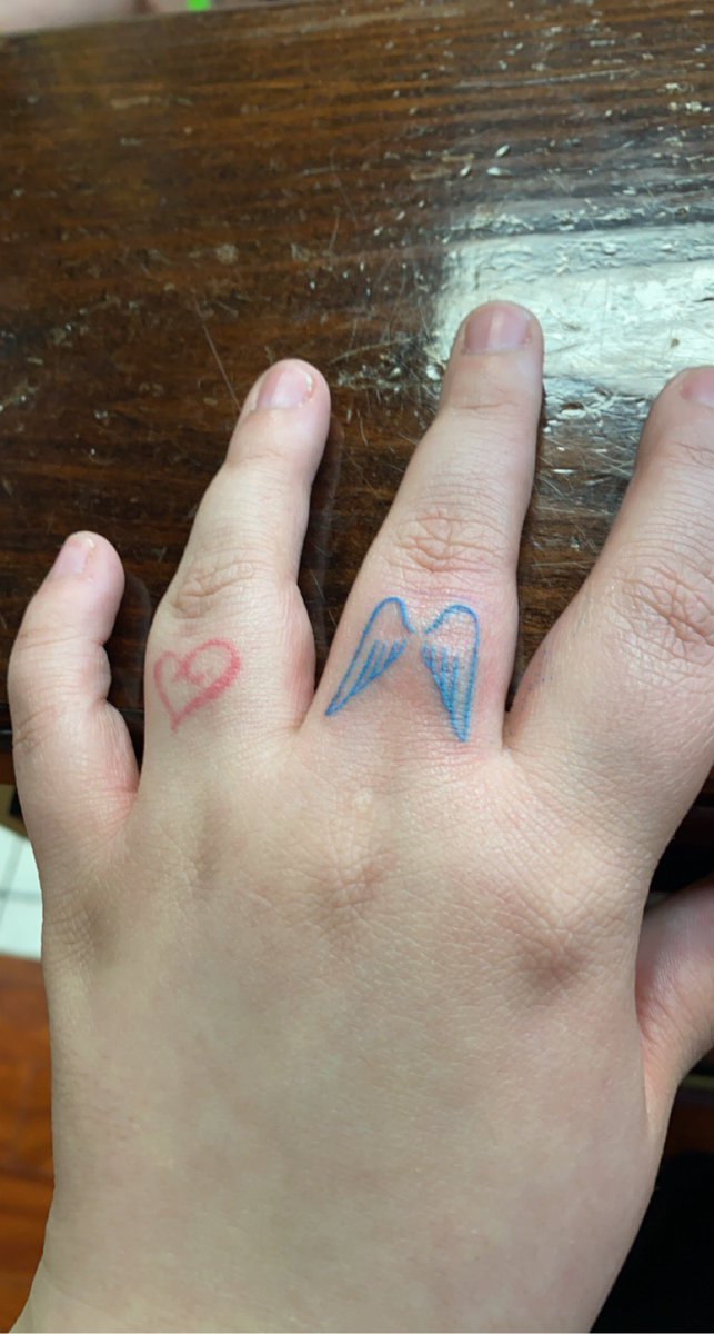 BrittanyDawn136's tweet photo. More ink on my fat fingers. #RIPBeau https://t.co/DMCNERbpnP