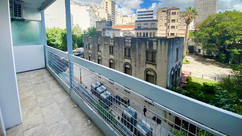 📍 Arroyo 800

wa.me/5491166546856

👉 2 amb en exclusiva zona de la ciudad, una cuadra de Av. del Libertador, 300 metros del subte C y E, y estación de trenes de Retiro.

#2ambientes #alquiler #alquilertemporario #departamento #booking #airbnb #retiro