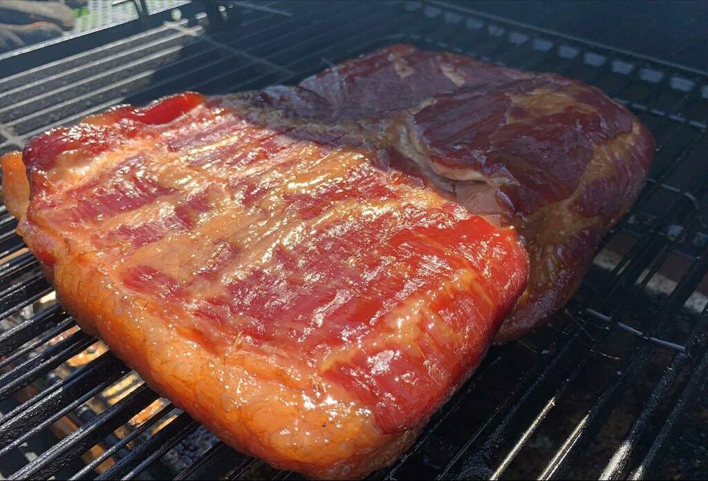 TheNommist's tweet photo. baconbaconbaconbaconbacon #bacon #chargriller https://t.co/7fvF2bJMhv https://t.co/Hwix9BouOi