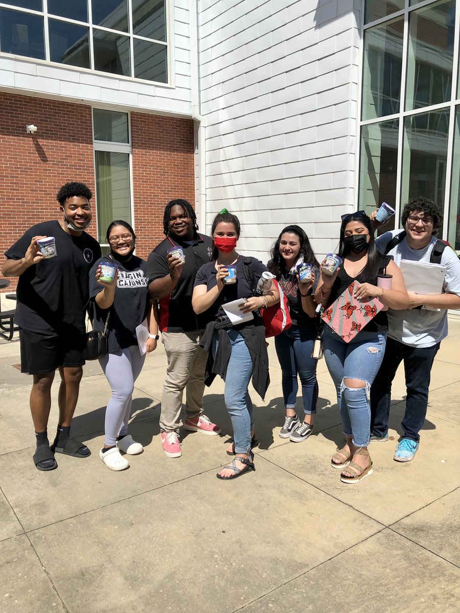 RaginRecruiters's tweet image. For the first time, the University of Louisiana at Lafayette will observe Juneteenth. Yesterday, staff and students gathered around the Student Union Courtyard, celebrating freedom for all while having ice cream and other frozen treats.

#Juneteenth #ulgetinvolved