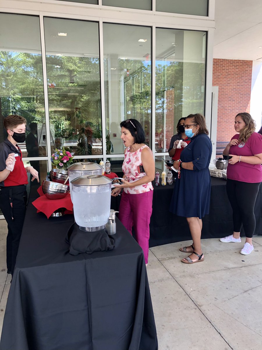 RaginRecruiters's tweet image. For the first time, the University of Louisiana at Lafayette will observe Juneteenth. Yesterday, staff and students gathered around the Student Union Courtyard, celebrating freedom for all while having ice cream and other frozen treats.

#Juneteenth #ulgetinvolved