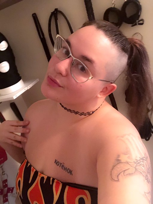 I know I&rsquo;ve been off the grid... but that&rsquo;s because I&rsquo;ve been feeling sick 😭 Here&rsquo;s an awkward selfie<a href="/tag/selfie"class="tags"><span>#selfie</span></a><a href="/tag/bdsm"class="tags"><span>#bdsm</span></a><a href="/tag/thicc"class="tags"><span>#thicc</span></a>