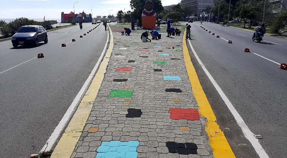 #18jun Se efectuó mega operativo de recolección de desechos sólidos y ornamentación en La Guaira, para dar consecución a la esmerada labor que venía realizando el Gobernador García Carneiro.
#carneiroeslaguaira
#CaminoACarabobo
<a href="/NicolasMaduro/">Nicolás Maduro</a>